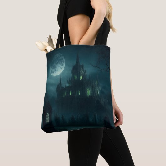 Kasteel van het Necromancer's Experiment Tote Bag (Dichtbij)