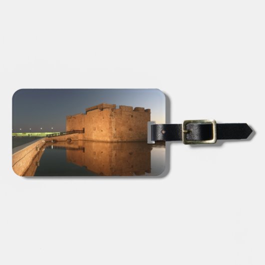 Kasteel van Paphos en reflecties bij zonsondergang Bagagelabel (Voorkant horizontaal)