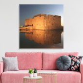 Kasteel van Paphos met reflecties bij zonsondergan Canvas Afdruk (Insitu (Woonkamer))