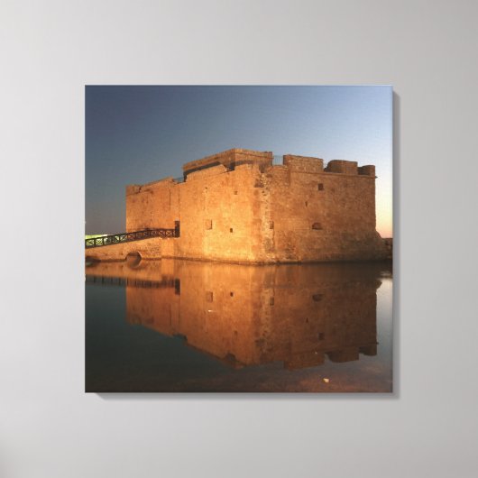 Kasteel van Paphos met reflecties bij zonsondergan Canvas Afdruk (Voorkant)