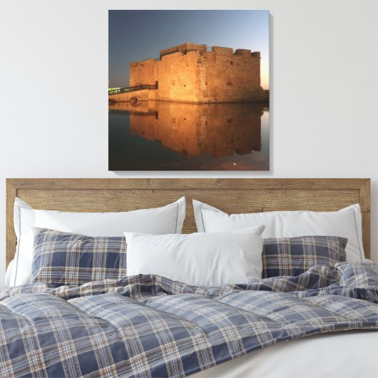 Kasteel van Paphos met reflecties bij zonsondergan Canvas Afdruk (Insitu (Slaapkamer))