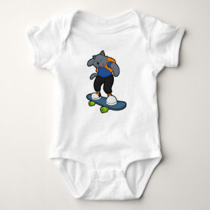 Kat als Skateboarder met Skateboard Romper
