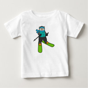 Kat als Skier met skiën
