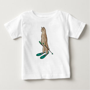 Kat als Skier met skipolen en skipolen