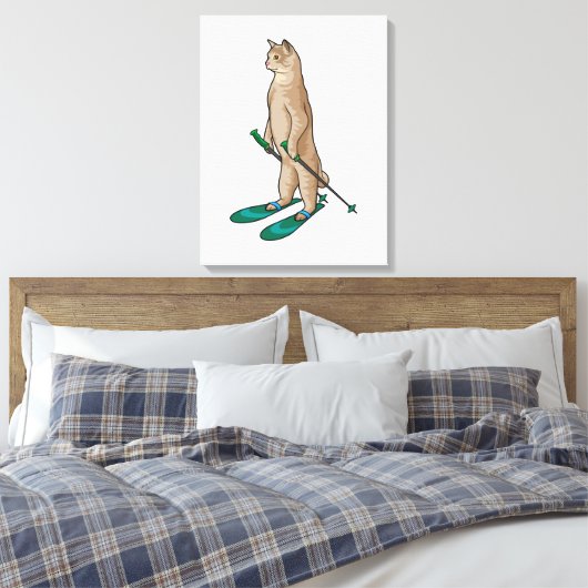 Kat als Skier met skipolen en skipolen Canvas Afdruk (Insitu (Slaapkamer))