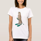 Kat als Skier met skipolen en skipolen T-shirt (Voorkant)