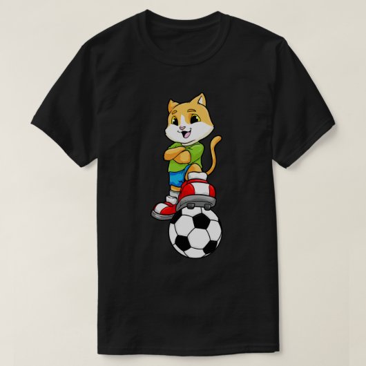 Kat als speler met bal en schoenen t-shirt (Design voorkant)