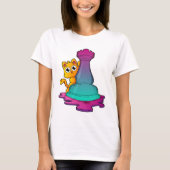 Kat bij Chess met Chess-stuk Rook T-shirt (Voorkant)