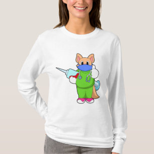 Kat bij vaccinatie met spuit t-shirt