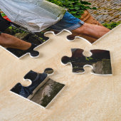 Kat blokkeert trap tijdens boodschappen legpuzzel (Zijkant)