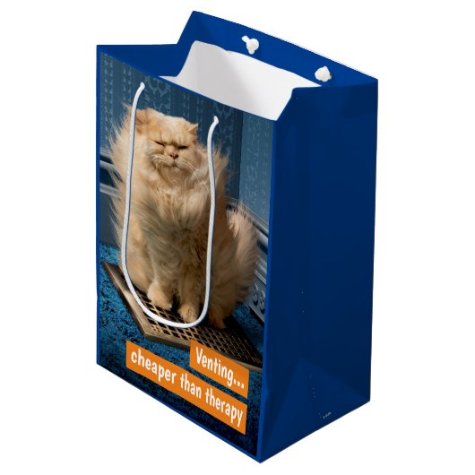 Kat boven gort medium cadeauzakje (Voorkant Gekanteld)