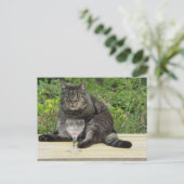 Kat 'Bram' op tafel met een wijnglas Briefkaart (Staand voorkant)