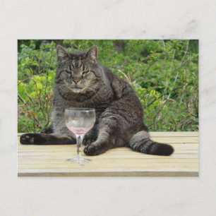 Kat 'Bram' op tafel met een wijnglas Briefkaart