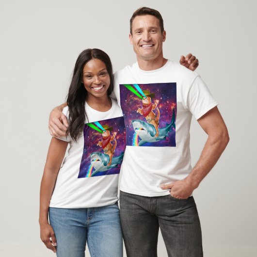 Kat Cowboy die een haai met een regenboog beweegt T-shirt (Unisex)