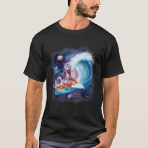 Kat dat een helm draagt die op de schort van de pi t-shirt