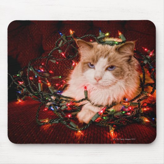 Kat dat op een bal van kerstlampen zit. muismat (Voorkant)