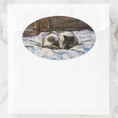 Kat dat slaapt op een bed ovale sticker (Tas)
