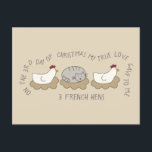 Kat Derde dag 3 Franse kerstmis Briefkaart<br><div class="desc">Een cartoon tekening van een schattige kat en kippen illustreert het derde versum van de geliefde twaalf dagen kerstkarol op dit grappige en feestelijke briefkaart. Vind extra verzen en coördinerende producten in de 12 dagen van het collectie van Catmas van Asterisk Design.s</div>