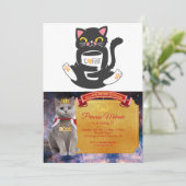 Kat die een koffie-mok knuffelt - Kies achtergrond Kaart (Staand voorkant)