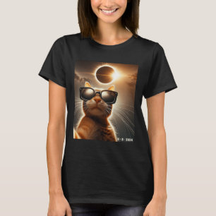 Kat die een selfie neemt met Solar 2024 Eclipse We T-shirt