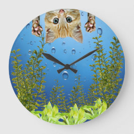 Kat die naar binnen kijkt grote klok