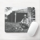 Kat die uit een koffieblikje eet muismat (Met muis)