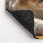 Kat die wacht bij een leeg gerecht muismat (Hoek)