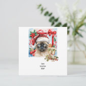 Kat draagt kerstmuts voor kerstfeest save the date (Staand voorkant)