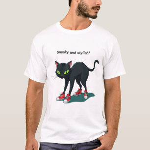 Kat draagt kleine sneakers t-shirt
