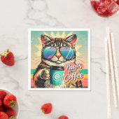 Kat draagt oversized zonnebril met koffie servet (Insitu)