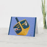 Kat Dreidel Feestdagen Kaart<br><div class="desc">Het is tijd voor Chanukah, met al het prachtige eten, en muziek, en vooral games! De afbeeldingen van het kat op dit speciale model zullen de kleintjes helpen herinneren dat "Hay" betekent dat ze "de helft" van de gelt in de pot krijgen, en "Shin" betekent dat ze een van hun...</div>