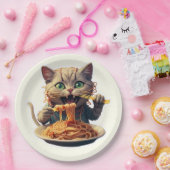 Kat eet spaghetti papieren bordje (Feest)