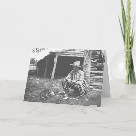 Kat eet uit een koffieblik. kaart (Voorkant)