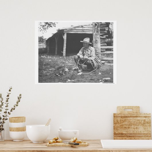 Kat eet uit een koffieblik. poster (Keuken)