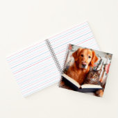 Kat en hond lezen van een boek (Binnen)