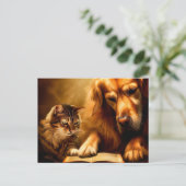 Kat en hond lezen van een boek briefkaart (Staand voorkant)