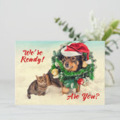 Kat en hond twee met Kerstmis bediende Kaart (Staand voorkant)
