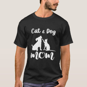 Kat en hond van mama gezelschapsdieren houden een t-shirt