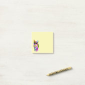 Kat- en kattenpapier met een kleurrijke kleur post-it® notes (Op bureau)