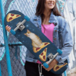 KAT EN PIZA IN RUIMTEVAARTUIGEN PERSOONLIJK SKATEBOARD<br><div class="desc">CAT DIE EEN PIZZA-SLICE IN RUIMTEVAARTUIGEN RICHT</div>