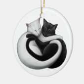 Kat- en sierkatten met zwarte en witte liefde keramisch ornament (Links)