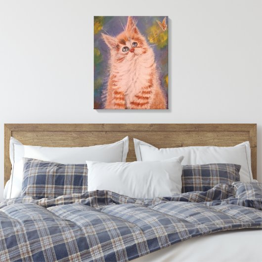 Kat en vlinder Uitgerekt canvas Print (Insitu (Slaapkamer))