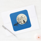 Kat en vogels met een boom-silhouet en een volle m vierkante sticker (Envelop)