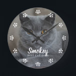 Kat Foto gepersonaliseerd Ronde Klok<br><div class="desc">Katten laten pootafdrukken in je hart achter. Geef je favoriete kattenfoto weer met deze prachtige,  gepersonaliseerde klok die perfect is voor de beste kat van de wereld.</div>