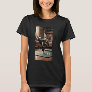 Kat Gekleed Als Martial Artist Doet Hoge Trap In L T-shirt