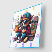 Kat geniet van een drink tijdens skateboarden in s vierkante klok (Hoek)