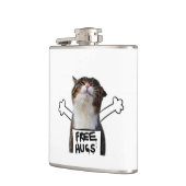 Kat Holding Free Huggen Sign Heupfles (Links)