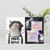 Kat Holding Free Huggen Sign Kaart (Staand voorkant)