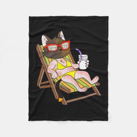 Kat in bikini op strandstoel drinkend fleece deken (Voorkant)