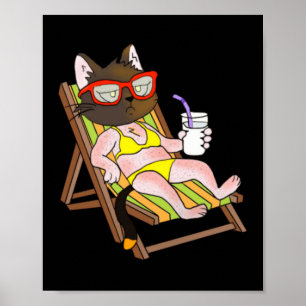 Kat in bikini op strandstoel drinkend poster